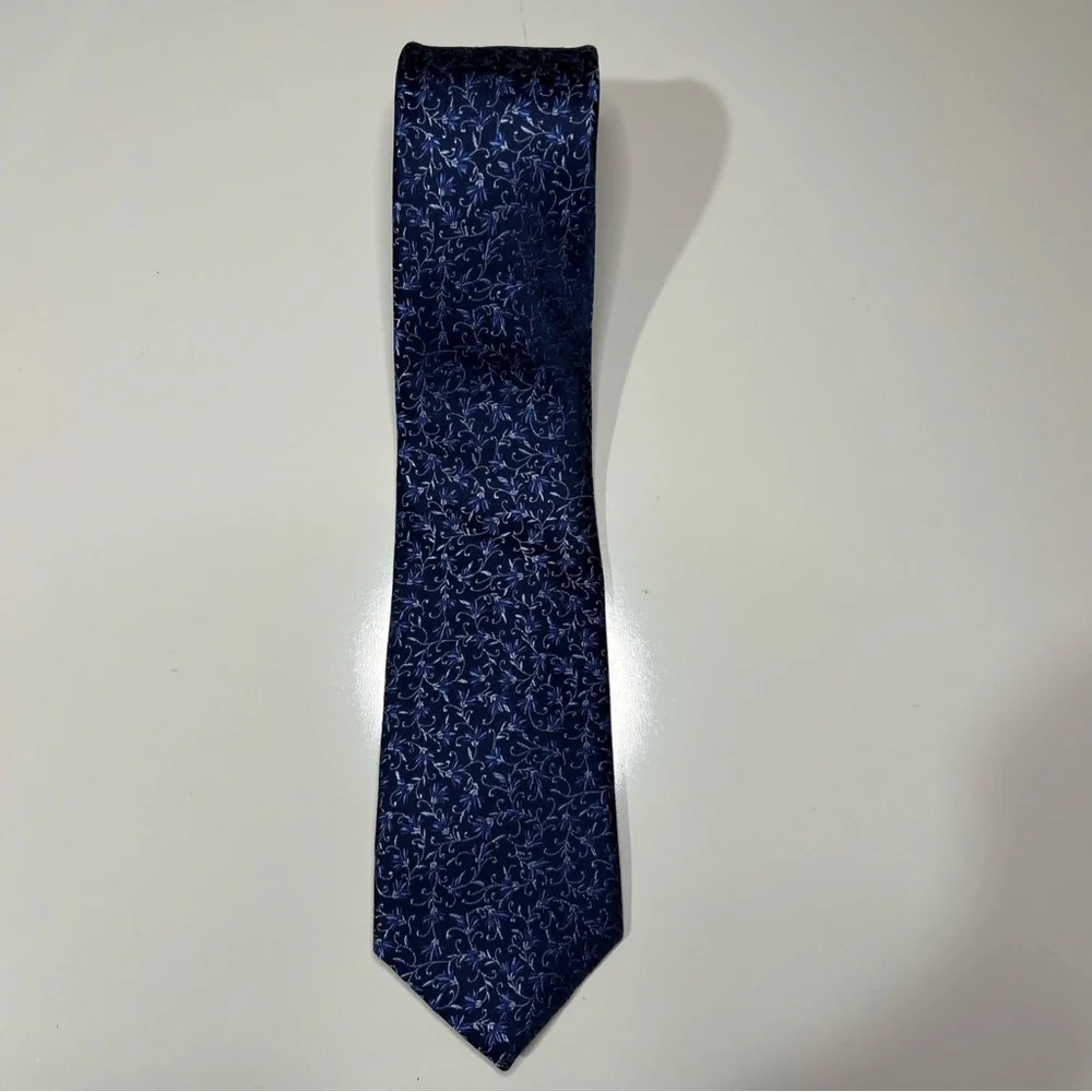 Jos. A. Banks Tie 100% Silk Men’s Two Tone Blue Small Botanical Design Business